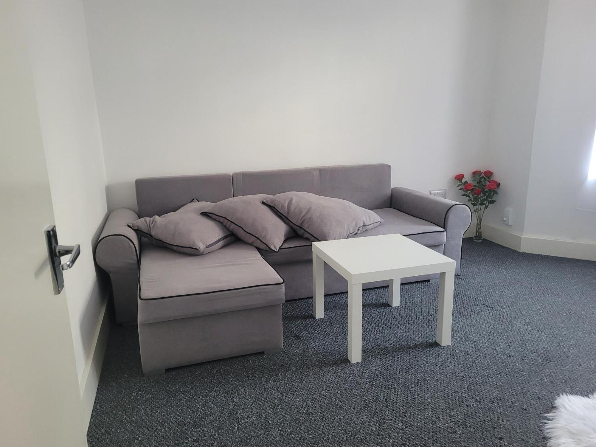 Lovely 2-Bed Fully Refurbished House In London Villa Esterno foto