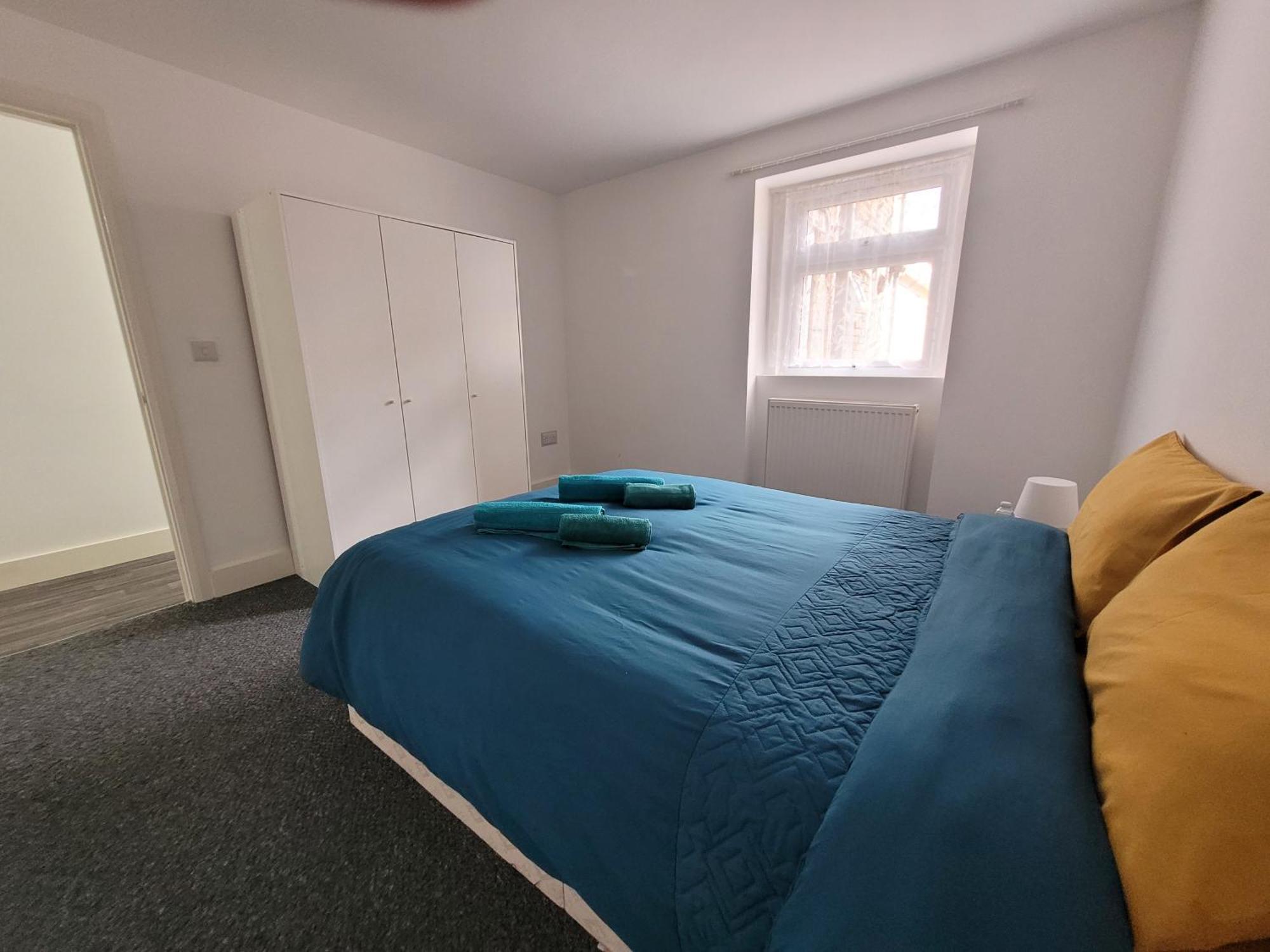 Lovely 2-Bed Fully Refurbished House In London Villa Esterno foto